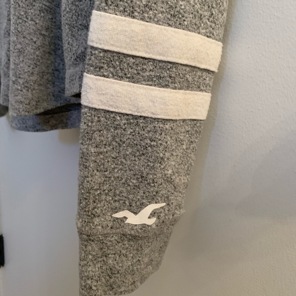 Holister top with hood - Picture 5 of 5